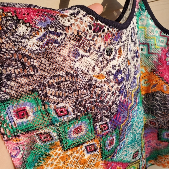 ALMOST FAMOUS Eclectic Graphic Woven Multicolored Cold-shoulder Boho Crop Top - Picture 7 of 13